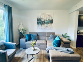 Stylish 3 Bdrm house- king bed, Netflix, parking